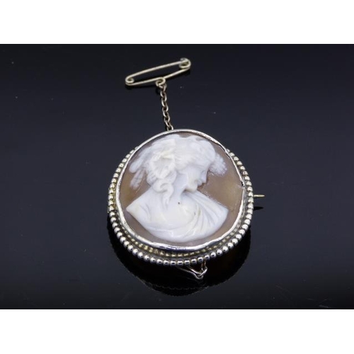 490 - Georgian Silver Cameo Brooch with Safety Chain (Unmarked but Test's as Silver)