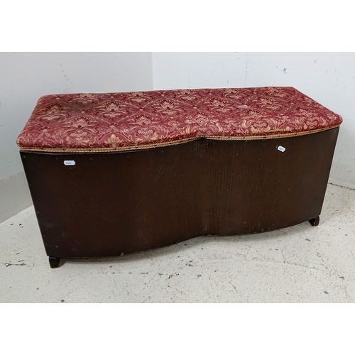 586 - Retro Seat / Upholstered Bedding Box