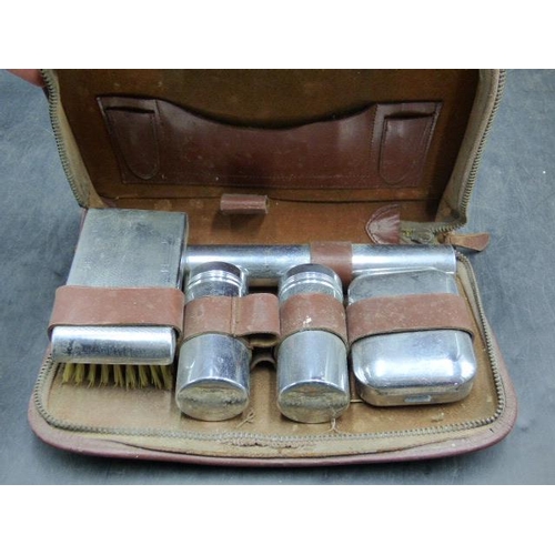 123 - Men's Grooming Kit in Leather Case