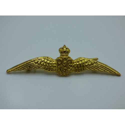 74 - RFC Royal Flying Corps gilt metal wings pin on badge. Back marked 