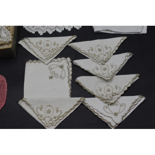 129 - Selection of Vintage Doilies, Placemats  and Napkins