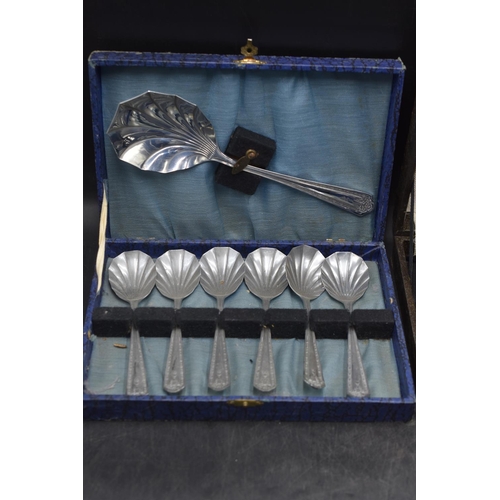 190 - Two Cased Dessert Spoon Sets