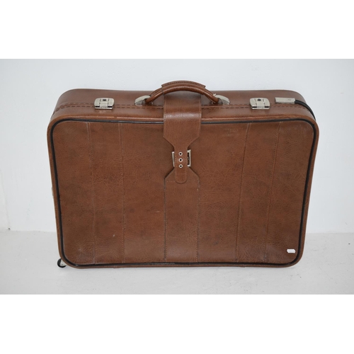 589 - Vintage Large Pull Along Suitcase in Faux Leather (28