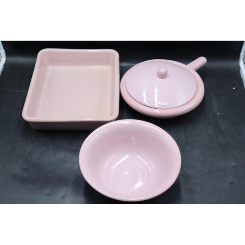 171 - Retro pink pottery roasting dish, bowl and pan.