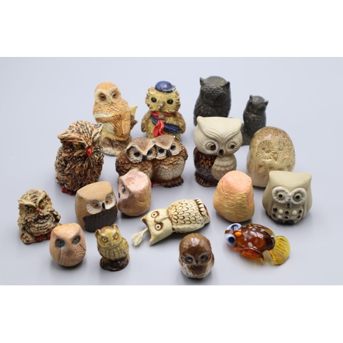 120 - Selection of 16 Owl Ornaments including Glass, Wade, Ceramic, Slate and More