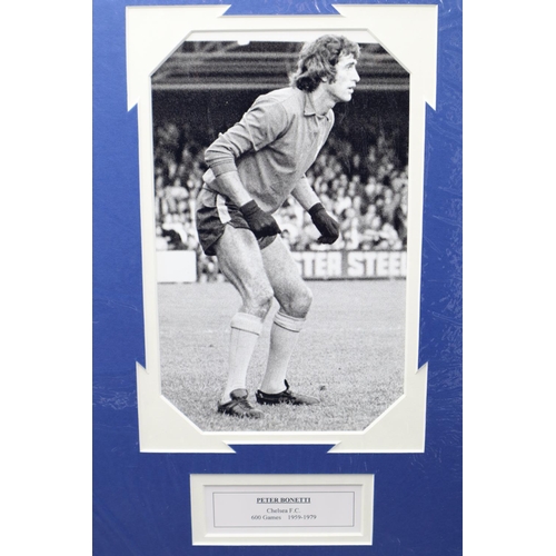 455 - Four Framed Photographs of Footballers Includes Eric Cantona, Bryan Robson Peter Bonetti and Paul Sc... 