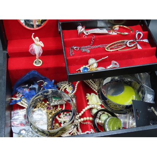 76 - Musical Jewellery Box Containing Mixed Selection of Jewellery