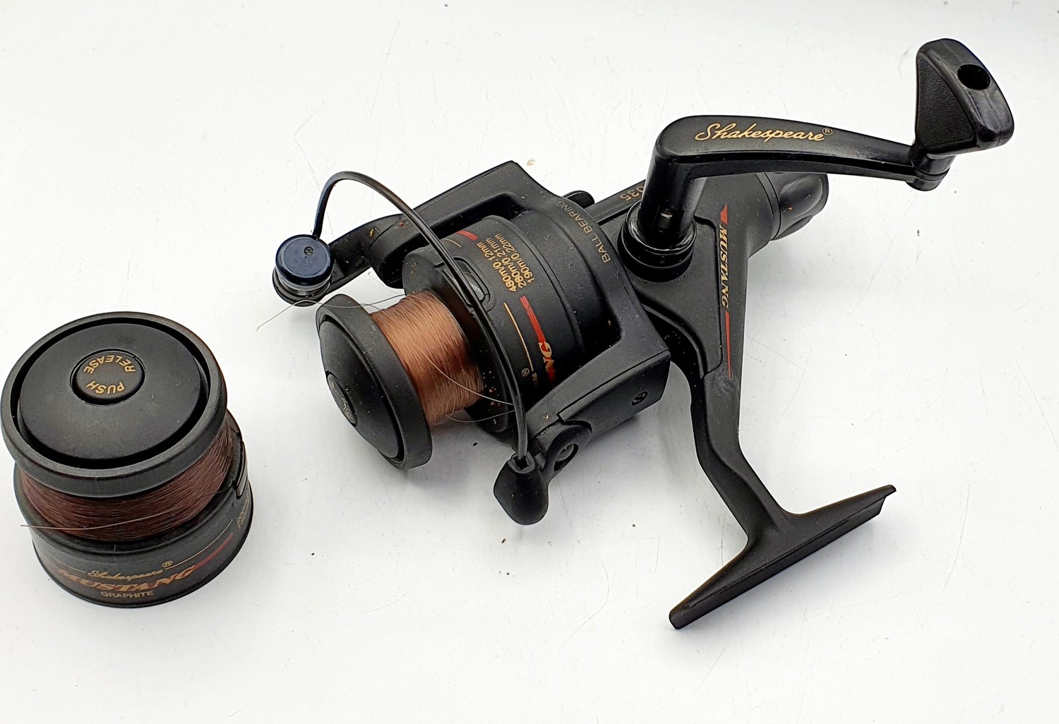 A Shakespeare Mustang Graphite Fishing Reel Features inchercangeable winder  for left and right hand.