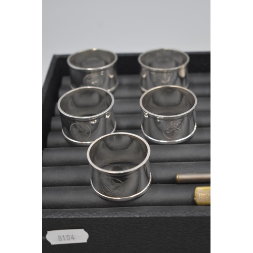 52 - Collectors Tray including Nasonic Napkin Rings, Silver Bracelet, Wembley 1925 Pen, and More