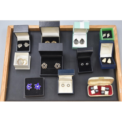 69 - Selection of Boxed Jewellery