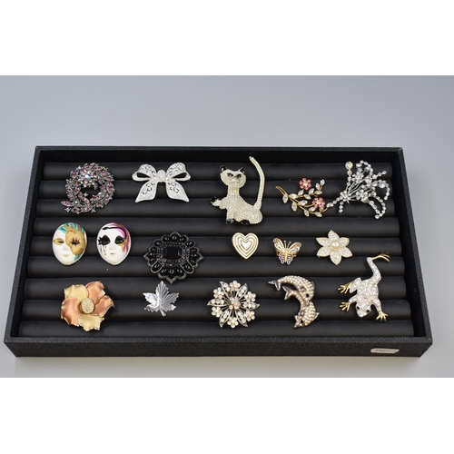 86 - Selection of Both Vintage and Modern Brooches (16)