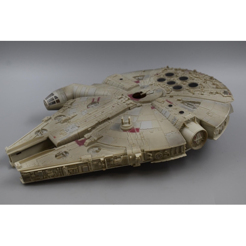 431 - Revell Easykit: Star Wars Millennium Falcon 06658 model 43.5cm long, mostly complete with box.