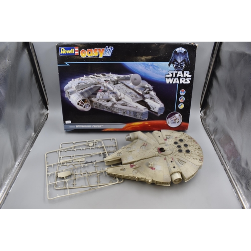 431 - Revell Easykit: Star Wars Millennium Falcon 06658 model 43.5cm long, mostly complete with box.