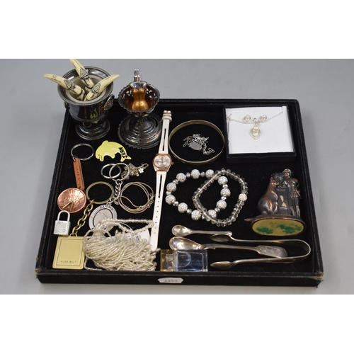 67 - Mixed tray to include Mackintosh style metal clock, ladies watch, key rings, jewellery and more.