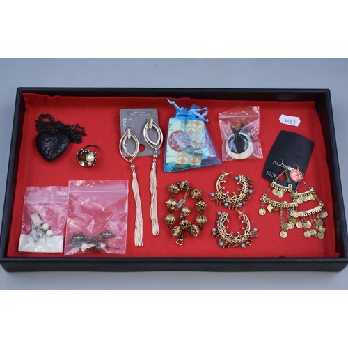 77 - Mixed Tray of Jewellery to include Earrings, Bracelet, Necklace and 925 Silver