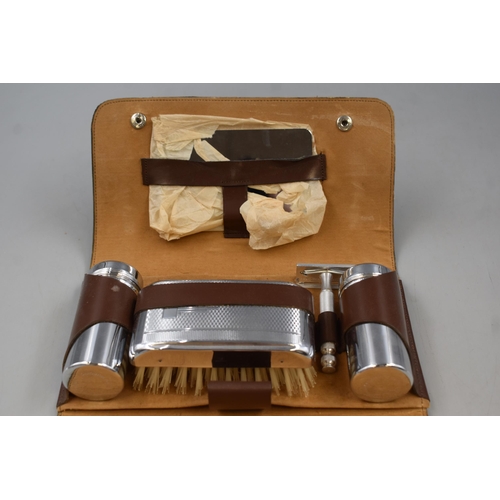 100 - A Complete Retro Mens Grooming Kit In Case. With Razor, Brush and More.