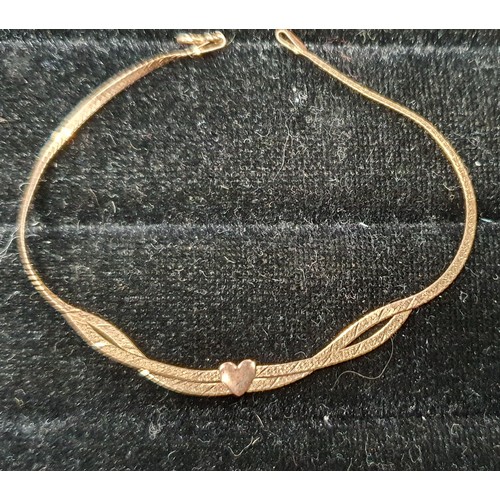 6 - 9 Carat Gold Bracelet With Heart Decor . Approx 7 Inches in Length