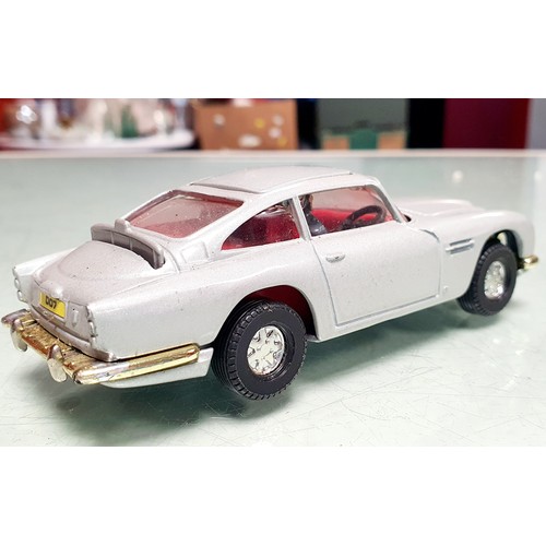 17 - James Bond 007 Model Aston Martin DB5  Approx 13 cm in Length. Fully Working With Ejector Seat, Mach... 