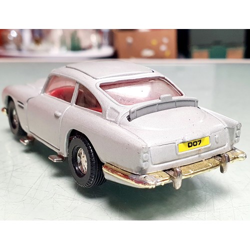 17 - James Bond 007 Model Aston Martin DB5  Approx 13 cm in Length. Fully Working With Ejector Seat, Mach... 