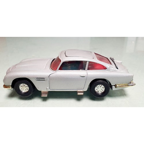 17 - James Bond 007 Model Aston Martin DB5  Approx 13 cm in Length. Fully Working With Ejector Seat, Mach... 