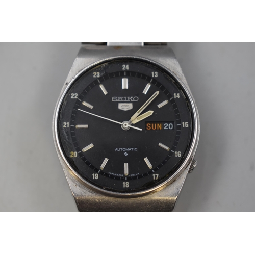 79 - Seiko 5 Day Date Automatic Gents Watch (Working when tested)