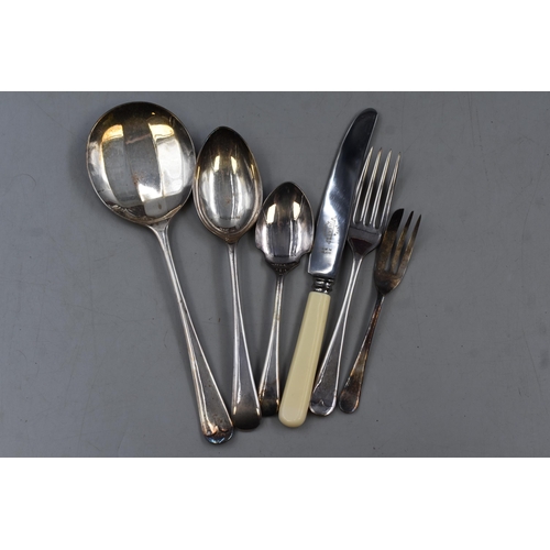 415 - Complete Vintage Silver Plated Canteen of Cutlery 