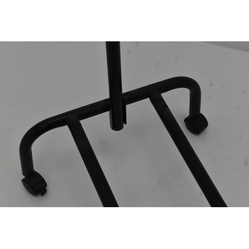 546 - Strong Metal Clothes Hanging Rail