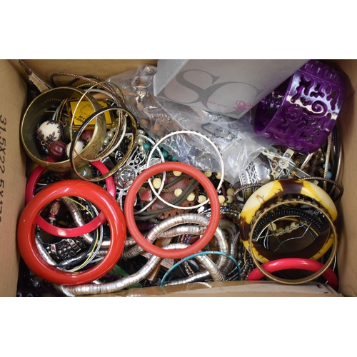 349 - Large Mixed Lot of Unsorted Jewellery .