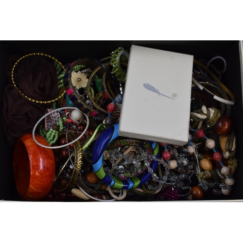 350 - Large Mixed Lot of Unsorted Jewellery .