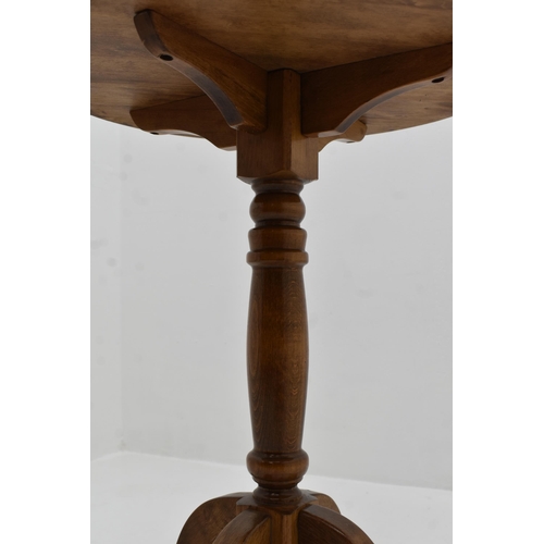 506 - Vintage Fine Quality Oak Round Side Table approx 26