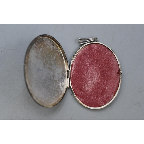 44 - A Hallmarked Birmingham Silver Locket Pendant With Etched Leaf Design, Circa 1976.