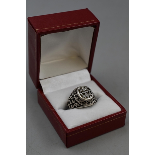 59 - Silver 925 Gents Ring (Size R) Complete with Presentation Box