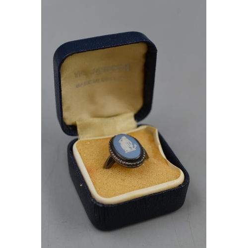 73 - Vintage Wedgwood Cameo Ring Presentation Box size N