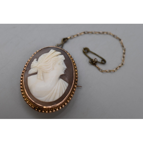 29 - Gold 9ct Cameo Brooch Complete with Safety Chain