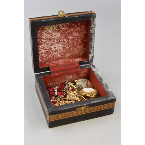 32 - Vintage Trinket box containing a selection of unsorted jewellery