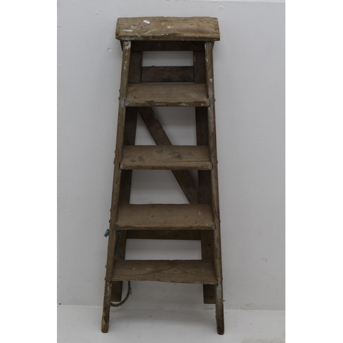 629 - A Wooden Five Rung Step Ladder, Approx 40.5