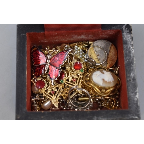 32 - Vintage Trinket box containing a selection of unsorted jewellery