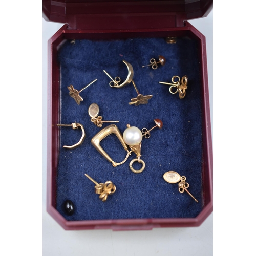 3a - Selection of Mixed Gold Jewellery