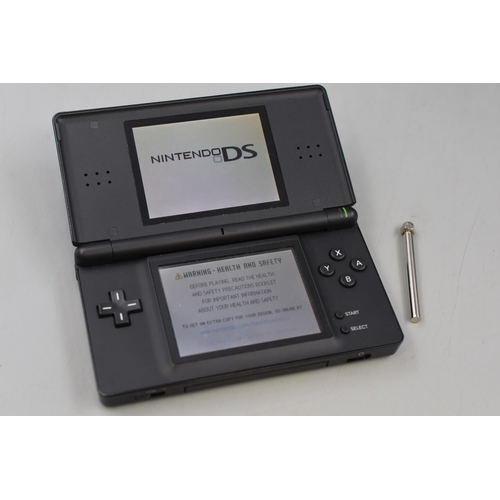 322 - Nintendo DS Lite Gaming Handset complete with Five Games, Carry case and charger working when tested