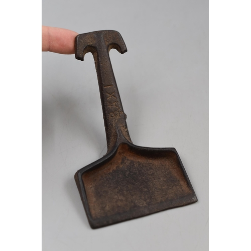 151 - Vintage Cast Iron 'Baxi' Grate Lifting Key approx 5