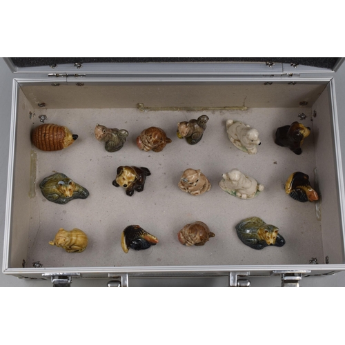 428 - Selection of 15 Wade Whimsies and a Alumium Storage Box