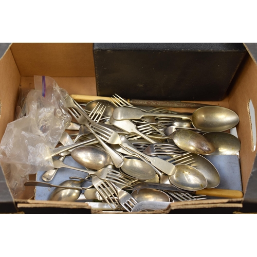 736 - Large Selection of Vintage Mixed Cutlery