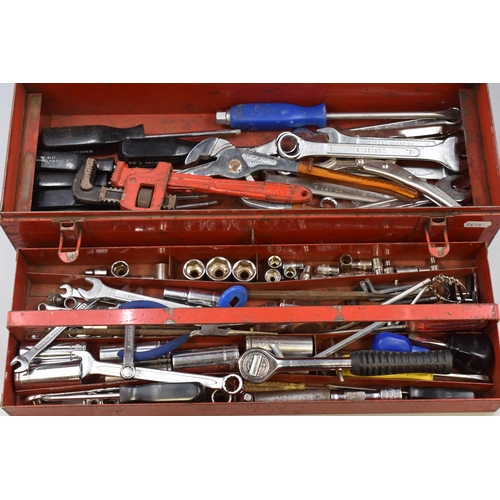 669 - Snap On Metal Tool Box containing Spanners, Socket Sets, Tools and More