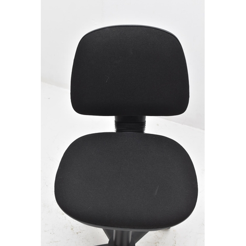 628 - Adjustable Modern Swivel Office Chair on 5 Castors