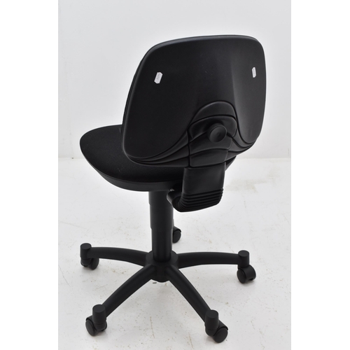 628 - Adjustable Modern Swivel Office Chair on 5 Castors