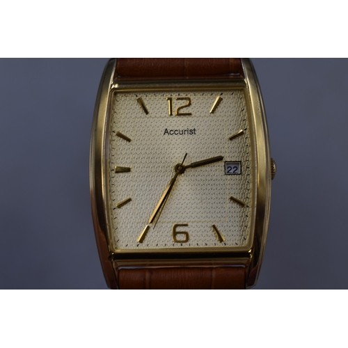 109 - Accurist Gentlemen's Watch with Leather Strap (Working)