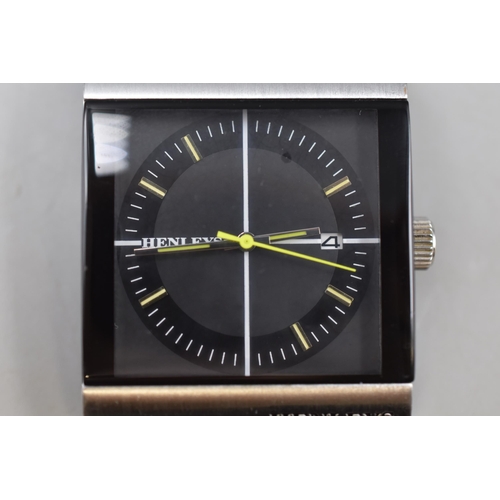 138 - Henleys Gents Watch (Working)