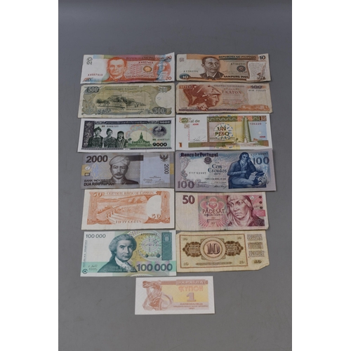 201 - Selection of 12 Mixed Worldwide Bank Notes