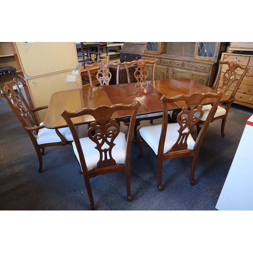 558 - Quality Dinning table with six Chairs including two Carvers table fully extended (measures 76