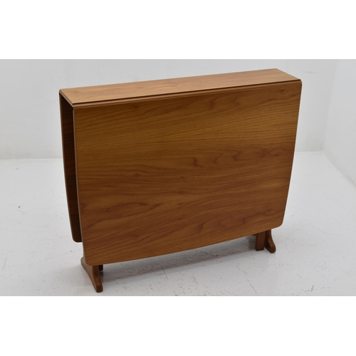 559 - Mid Century Modern Space Saving Drop Leaf Table, Gateleg. Only 90 x 21 CM Folded and 90 x 147cm full... 